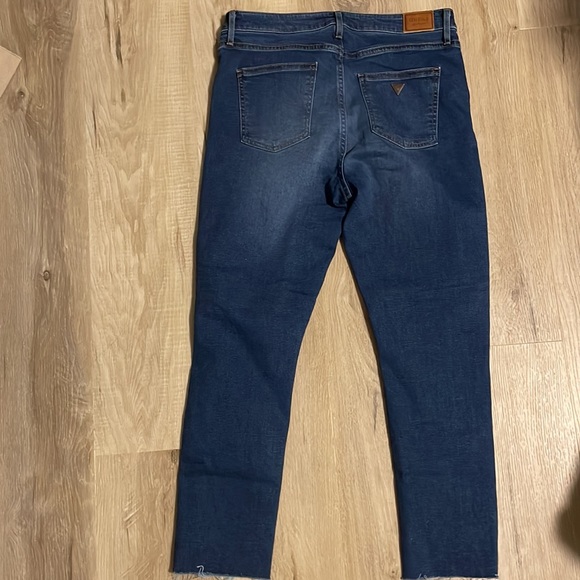 Guess Jeans - Picture 3 of 6